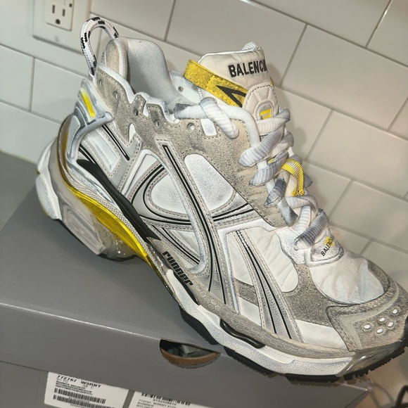 Leather free
Sneaker
Nylon and suede-like fabric
Worn-out effect - Picture 7 of 8